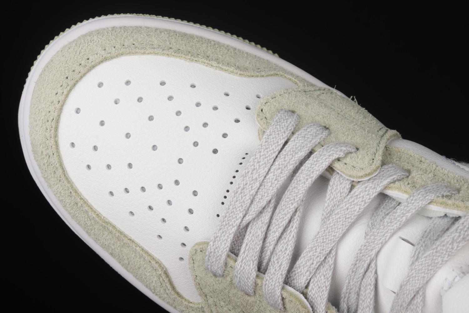 Jordan 1 High Zoom Air CMFT Olive Aura (W) CT0979-102