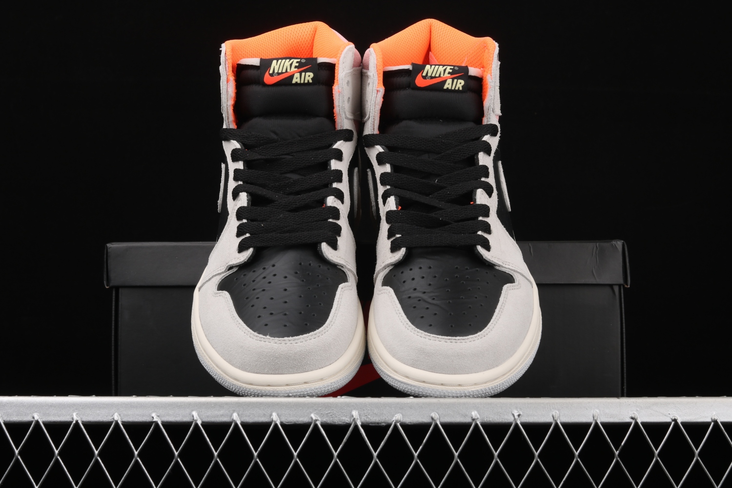 Jordan 1 Retro High Neutral Grey Hyper Crimson 555088-018