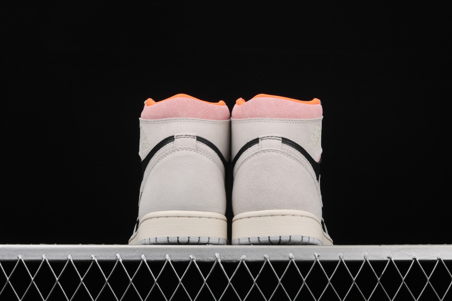 Jordan 1 Retro High Neutral Grey Hyper Crimson 555088-018
