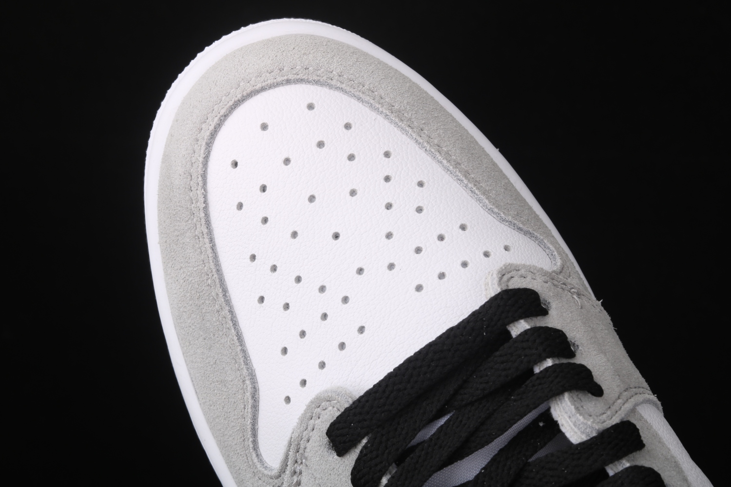 Jordan 1 Retro High Light Smoke Grey 555088-126