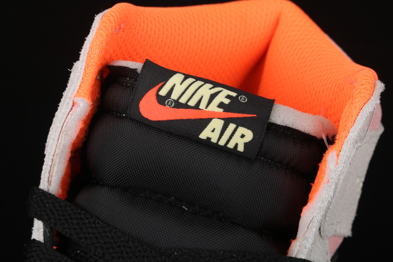 Jordan 1 Retro High Neutral Grey Hyper Crimson 555088-018