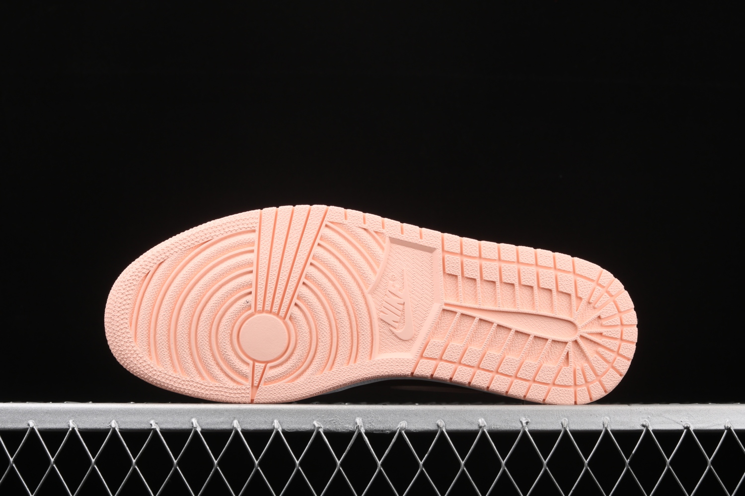 Jordan 1 Retro High Black Crimson Tint 555088-081