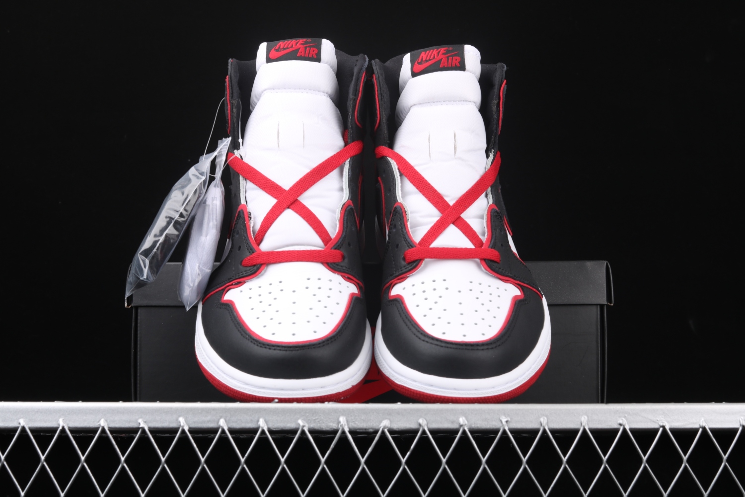 Jordan 1 Retro High Bloodline 555088-062