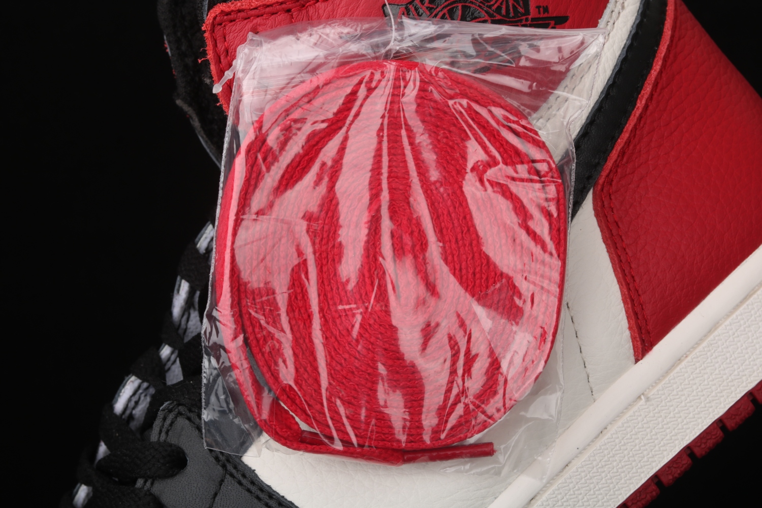 Jordan 1 Retro High Bred Toe 555088-610