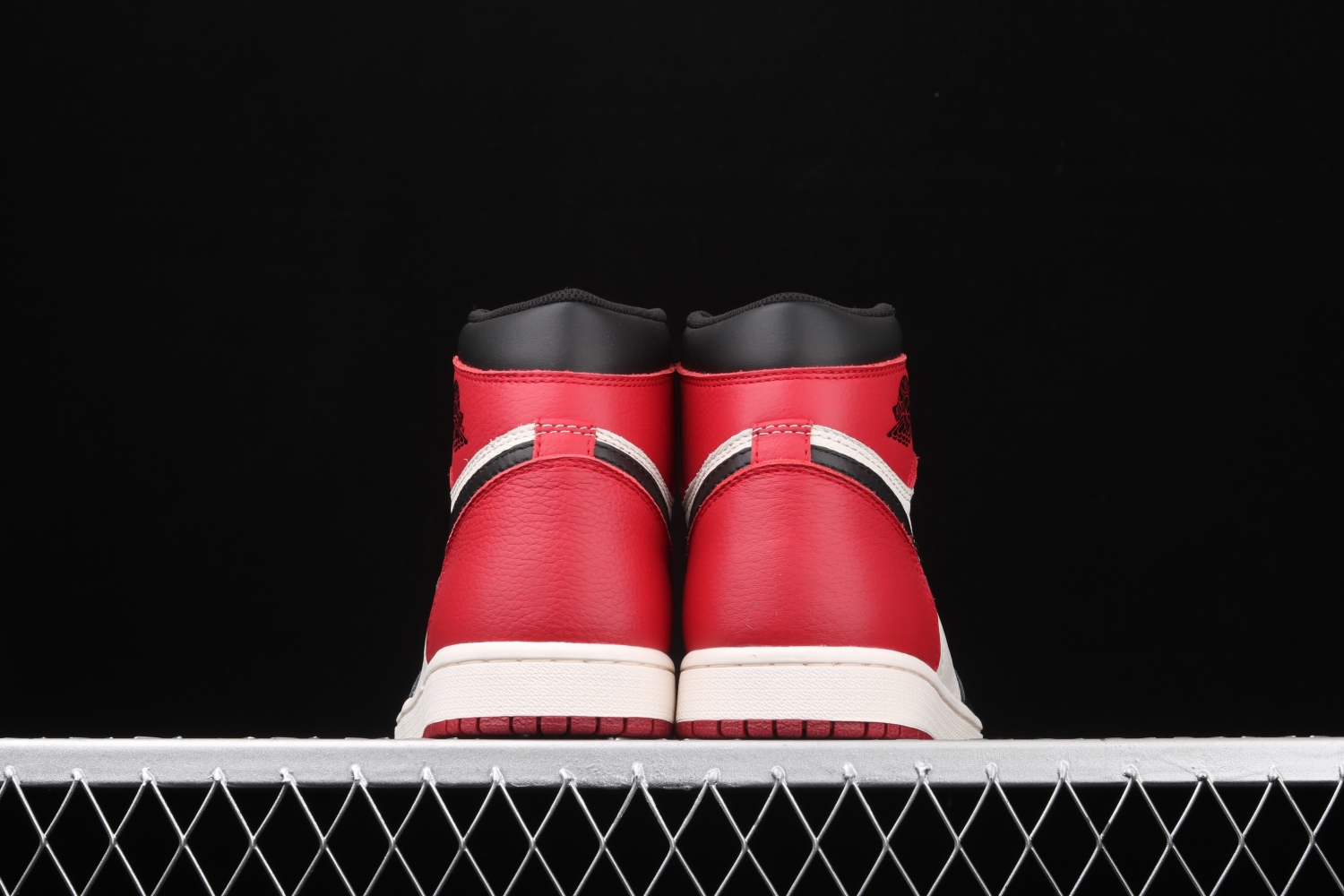 Jordan 1 Retro High Bred Toe 555088-610