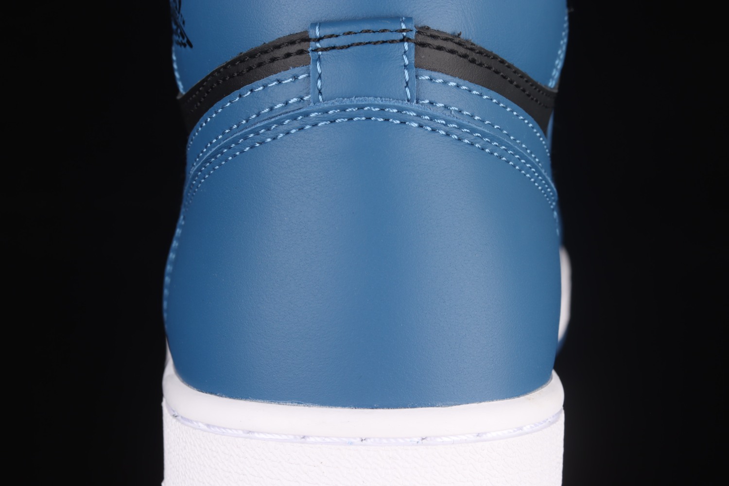 Jordan 1 Retro High OG Dark Marina Blue 555088-404