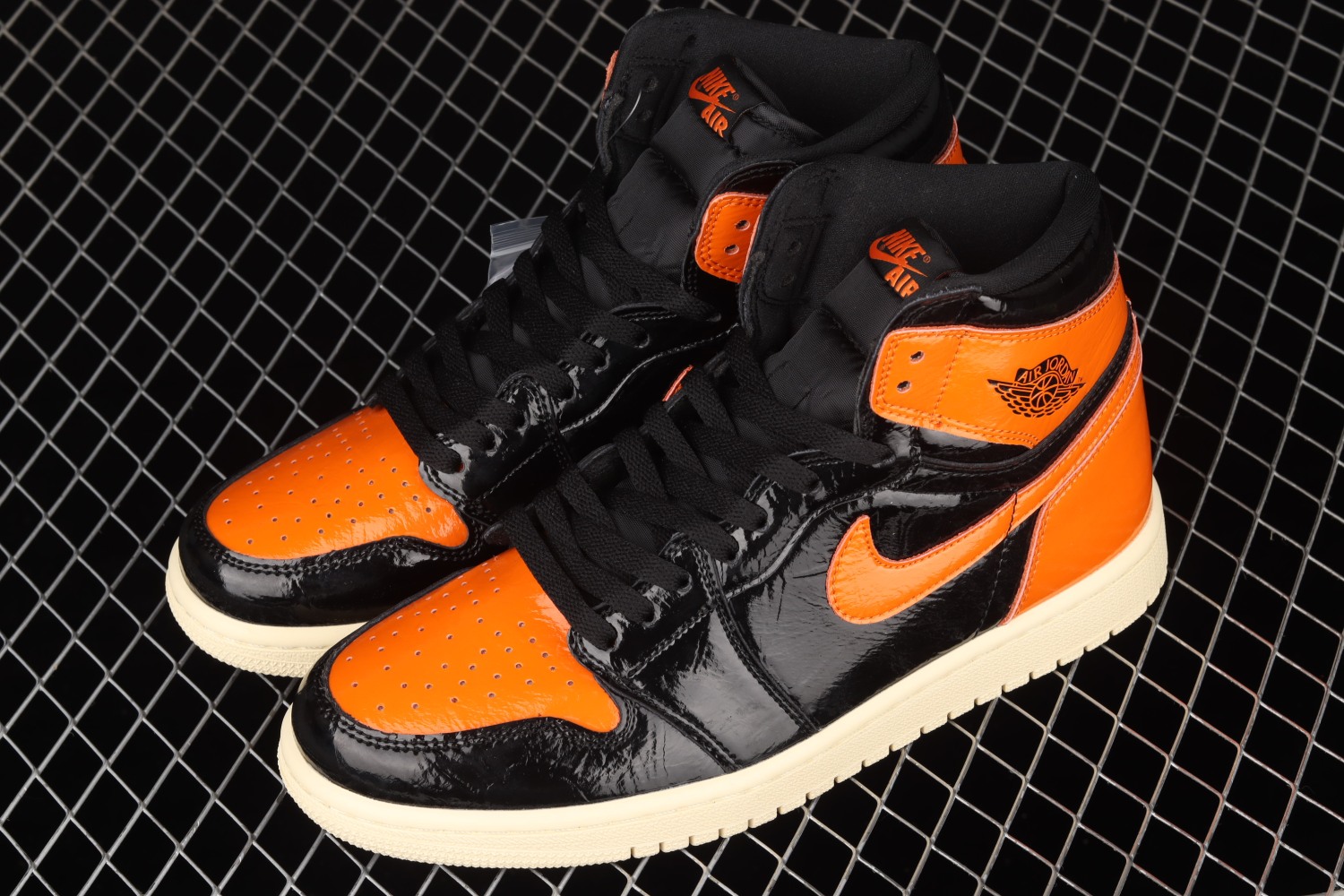 Jordan 1 Retro High OG “Shattered Backboard 3.0” 555088-028（TS Batch）