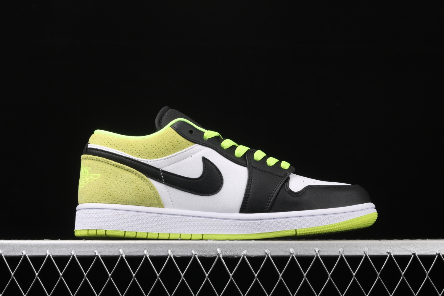 Jordan 1 Low Black Cyber (GS) CK3022-003