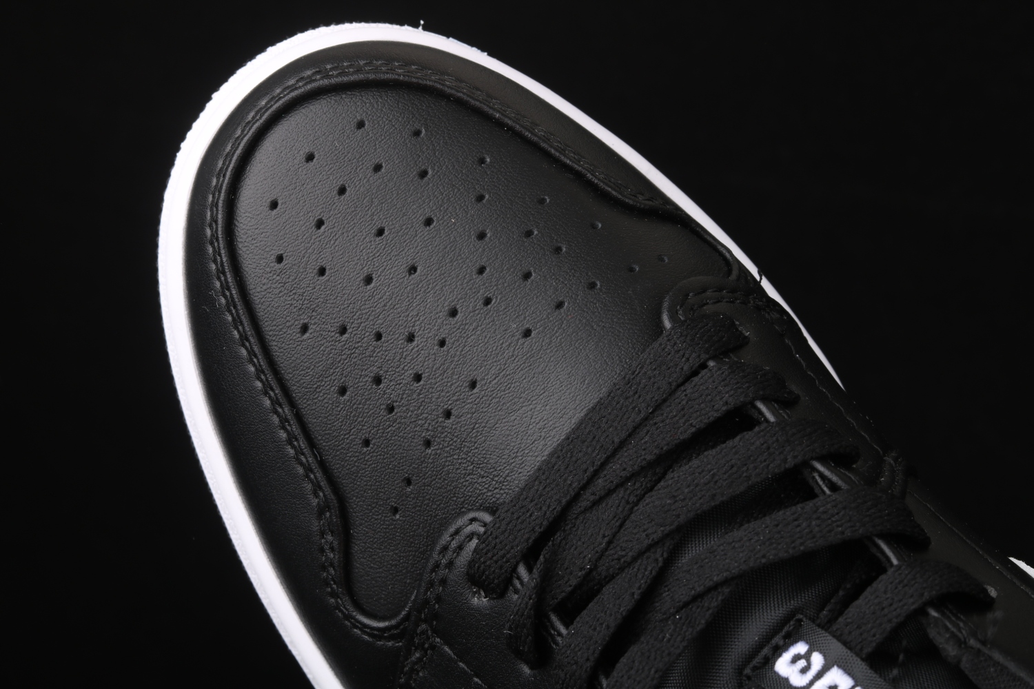 Jordan 1 Low Black White (W) AO9944-001