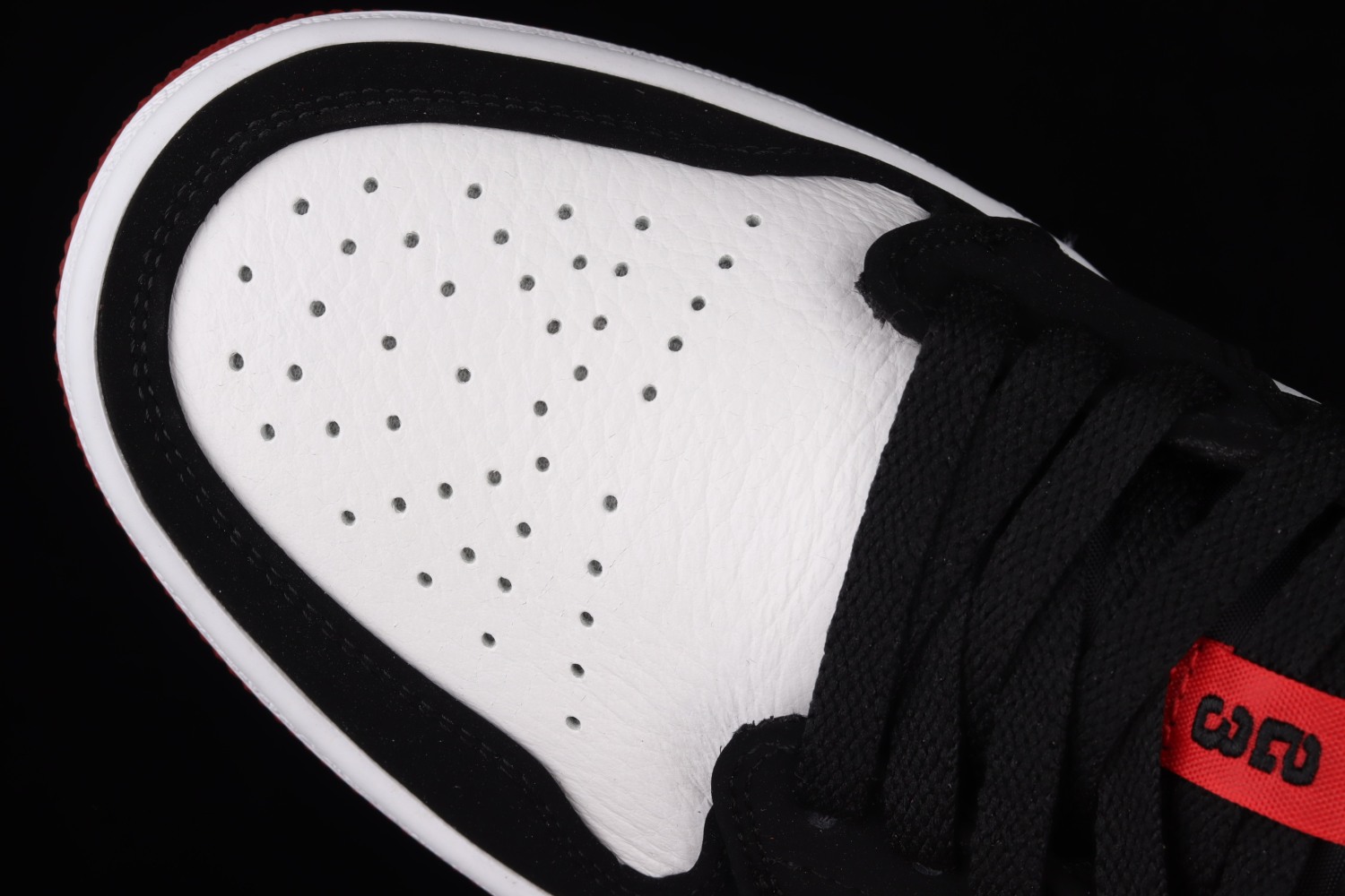 Jordan 1 Low Black Toe 553558-116