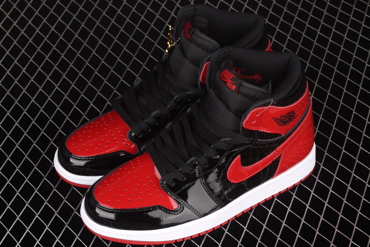 Jordan 1 Retro High OG Patent Bred 555088-063