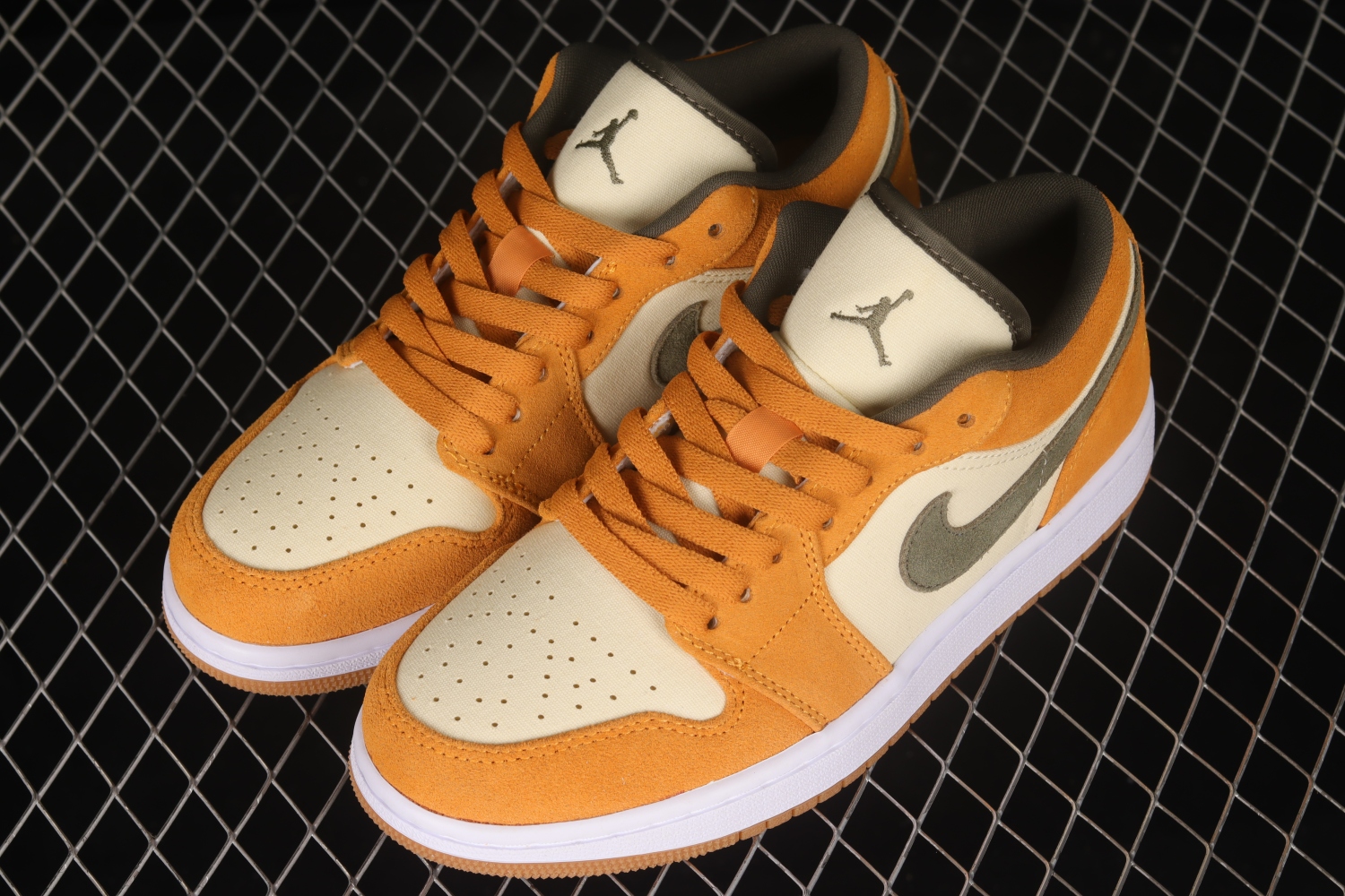 Jordan 1 Low SE Light Curry DH6931-102