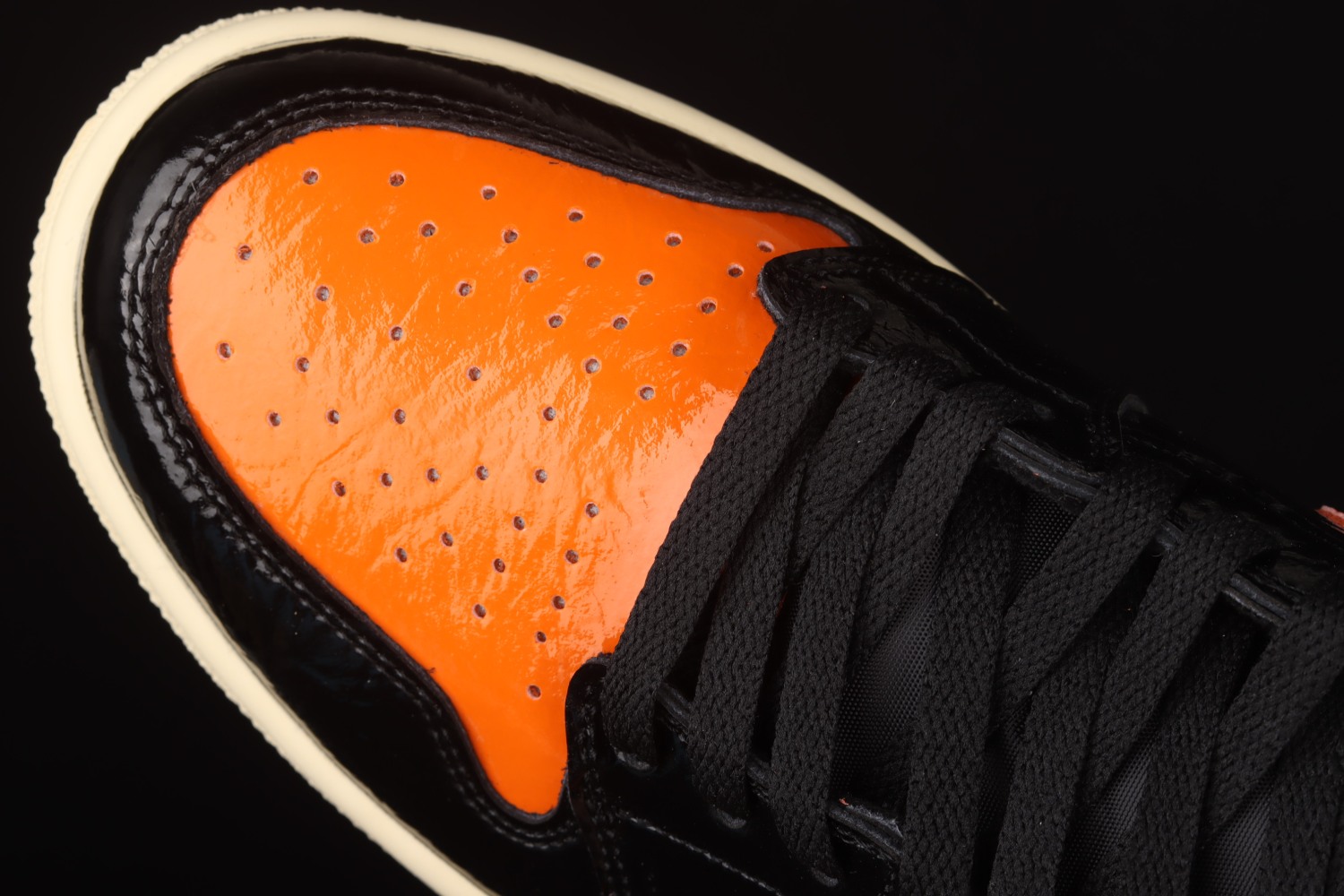 Jordan 1 Retro High OG “Shattered Backboard 3.0” 555088-028（TS Batch）
