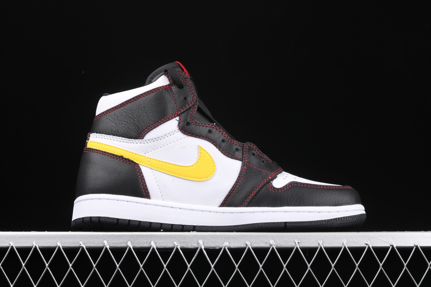Jordan 1 Retro High Defiant White Black Gym Red CD6579-071