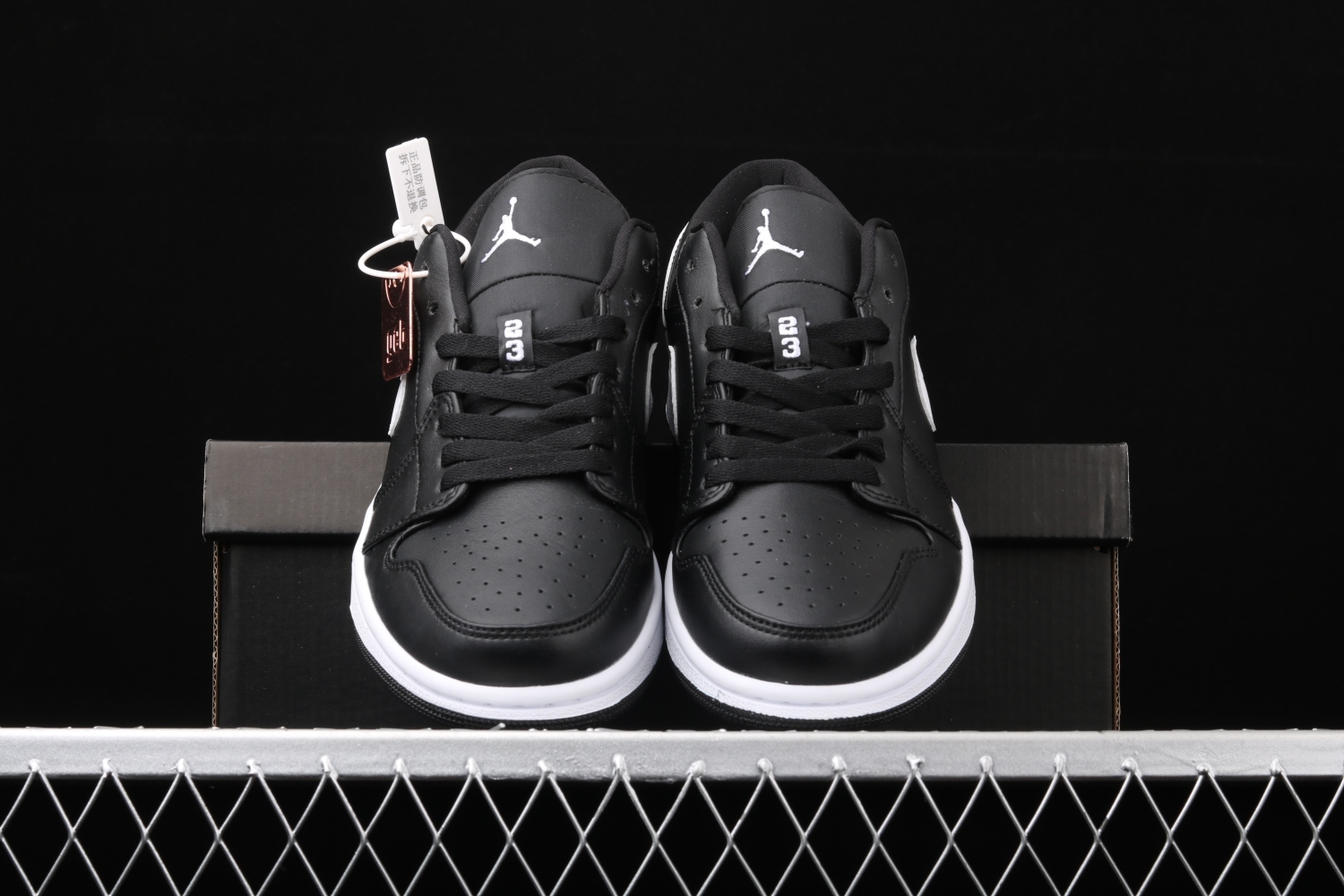 Jordan 1 Low Black White (W) AO9944-001