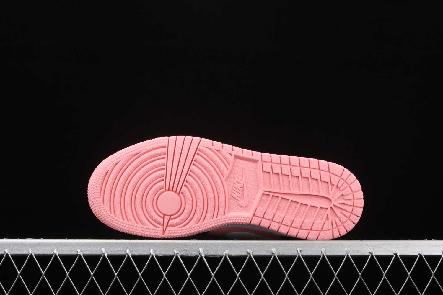 Jordan 1 Low Black Pink Quartz 554723-016