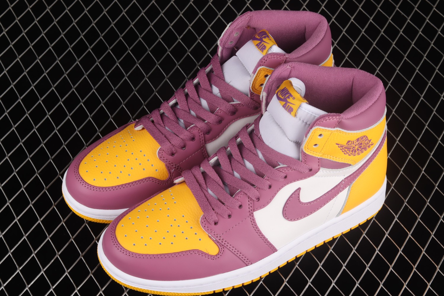 Jordan 1 Retro High OG Brotherhood 555088-706