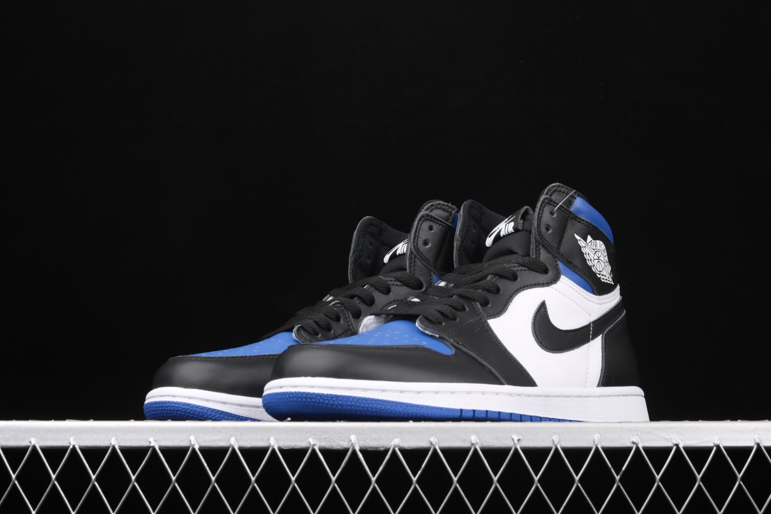 Jordan 1 Retro High Royal Toe 555088-041