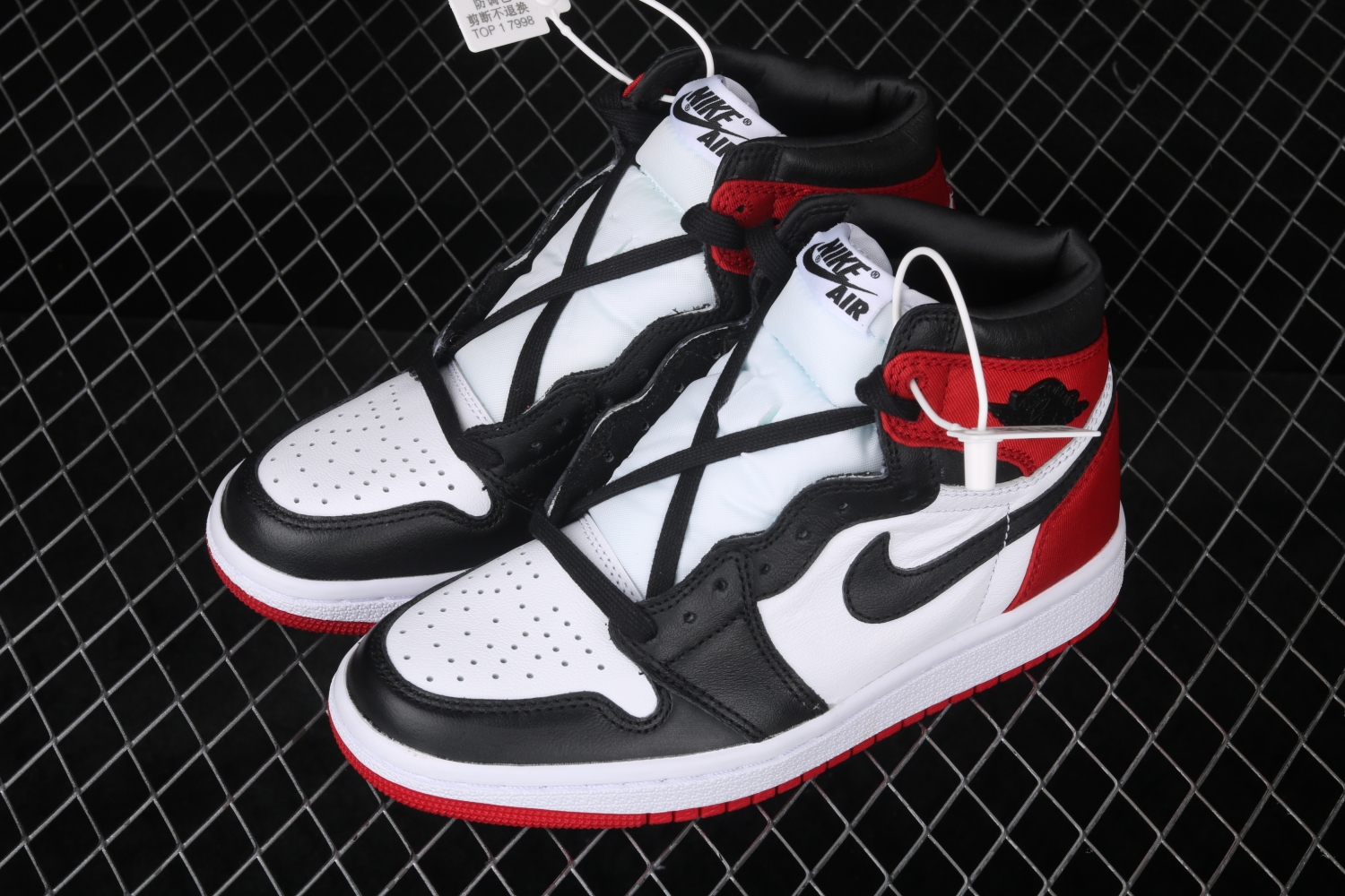 Jordan 1 Retro High Satin Black Toe (W) CD0461-016