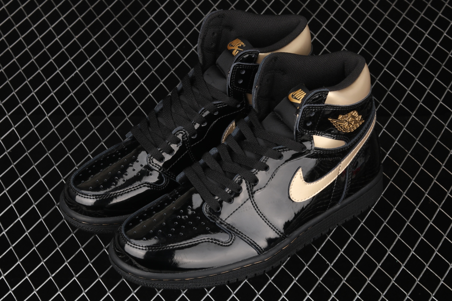 Jordan 1 Retro High Black Metallic Gold (2020) 555088-032