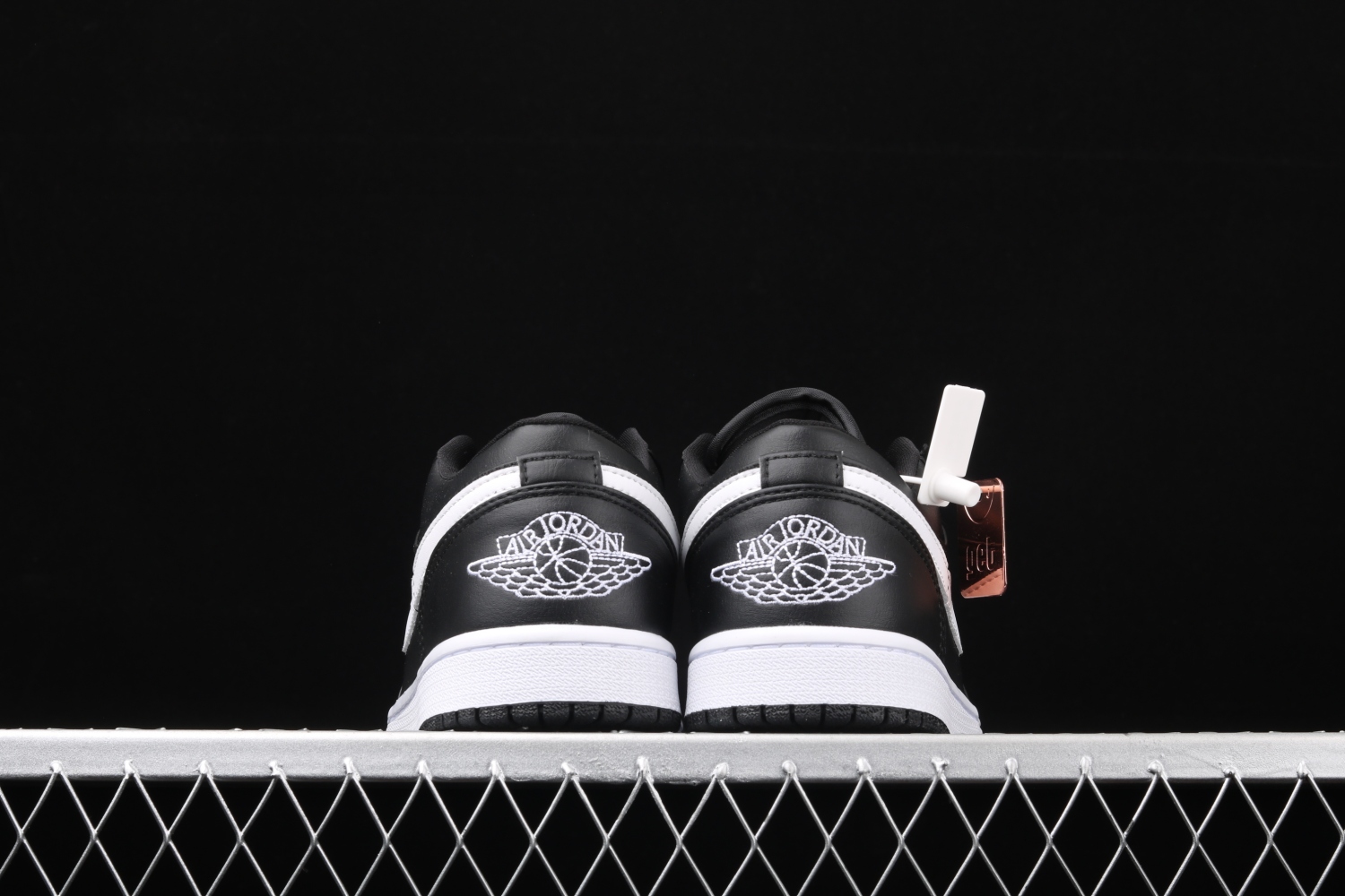 Jordan 1 Low Black White (W) AO9944-001