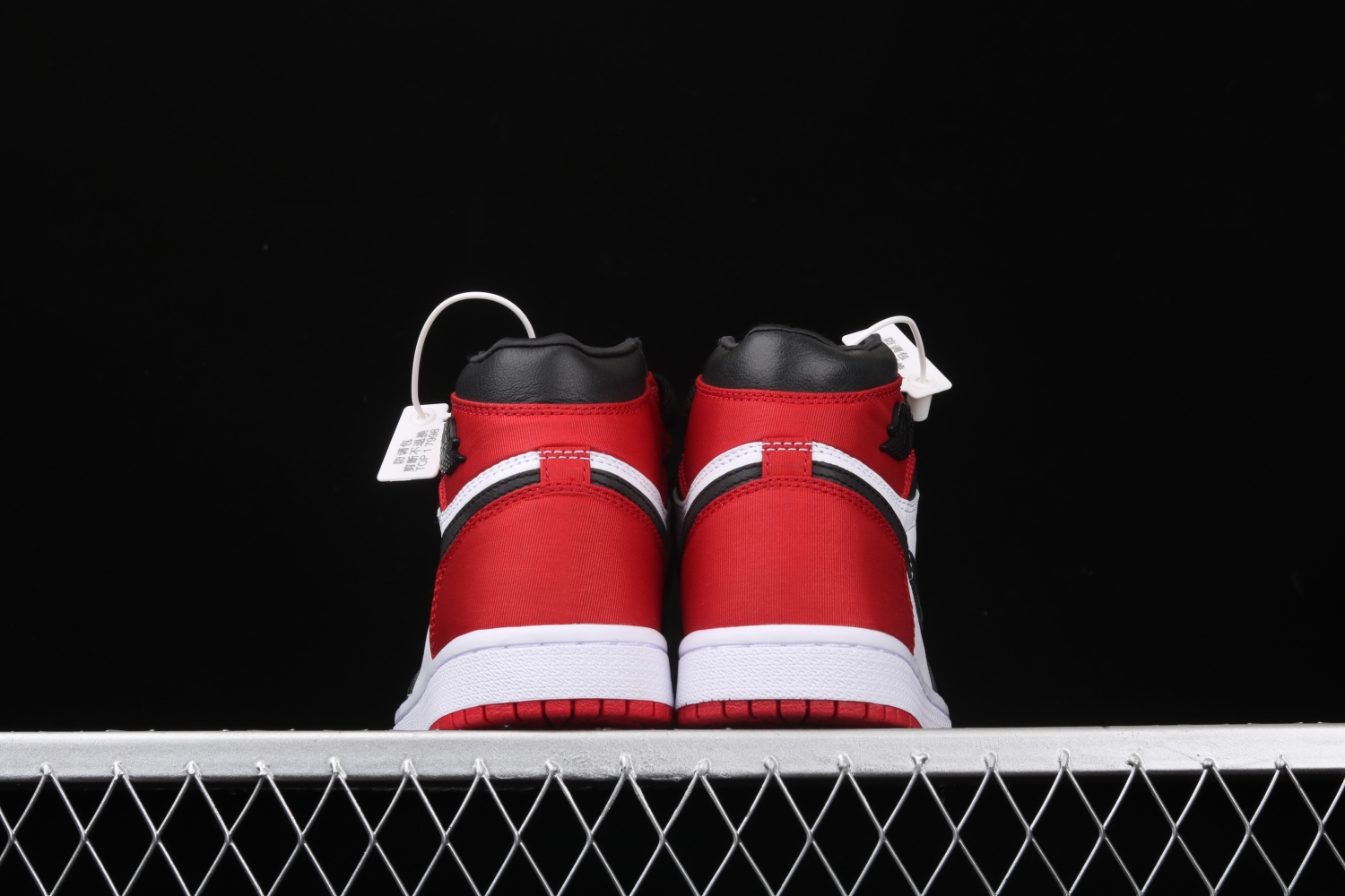Jordan 1 Retro High Satin Black Toe (W) CD0461-016