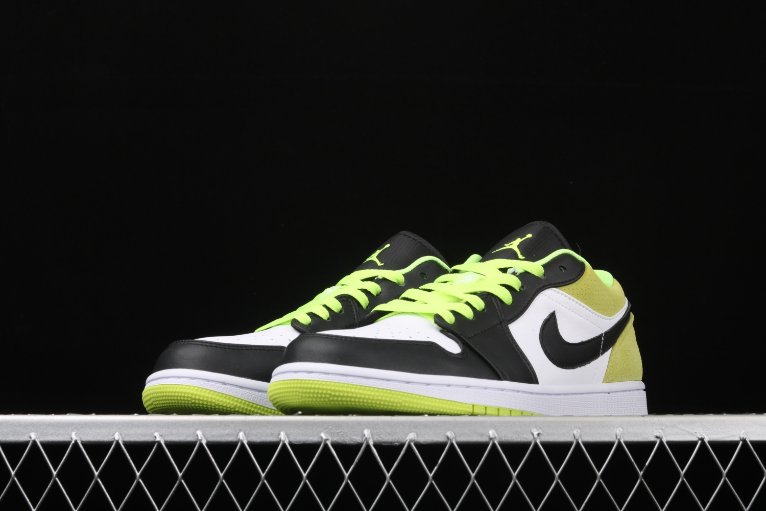 Jordan 1 Low Black Cyber (GS) CK3022-003