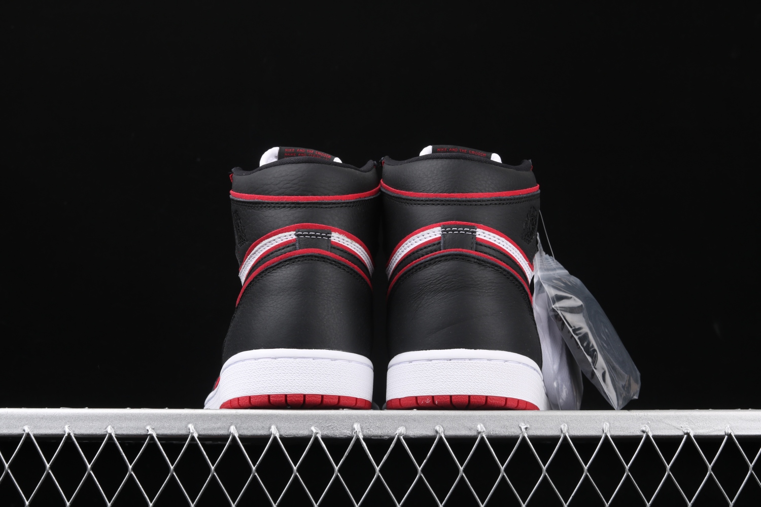 Jordan 1 Retro High Bloodline 555088-062
