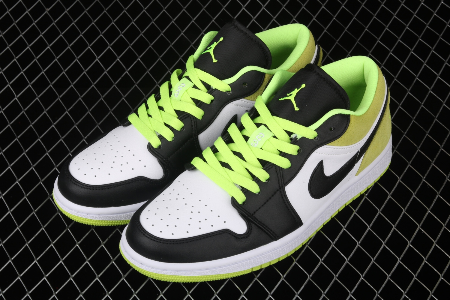 Jordan 1 Low Black Cyber (GS) CK3022-003