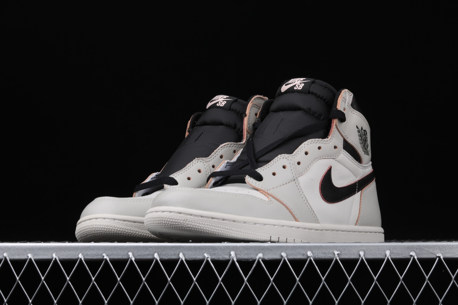 Jordan 1 Retro High OG Defiant SB NYC to Paris CD6578-006