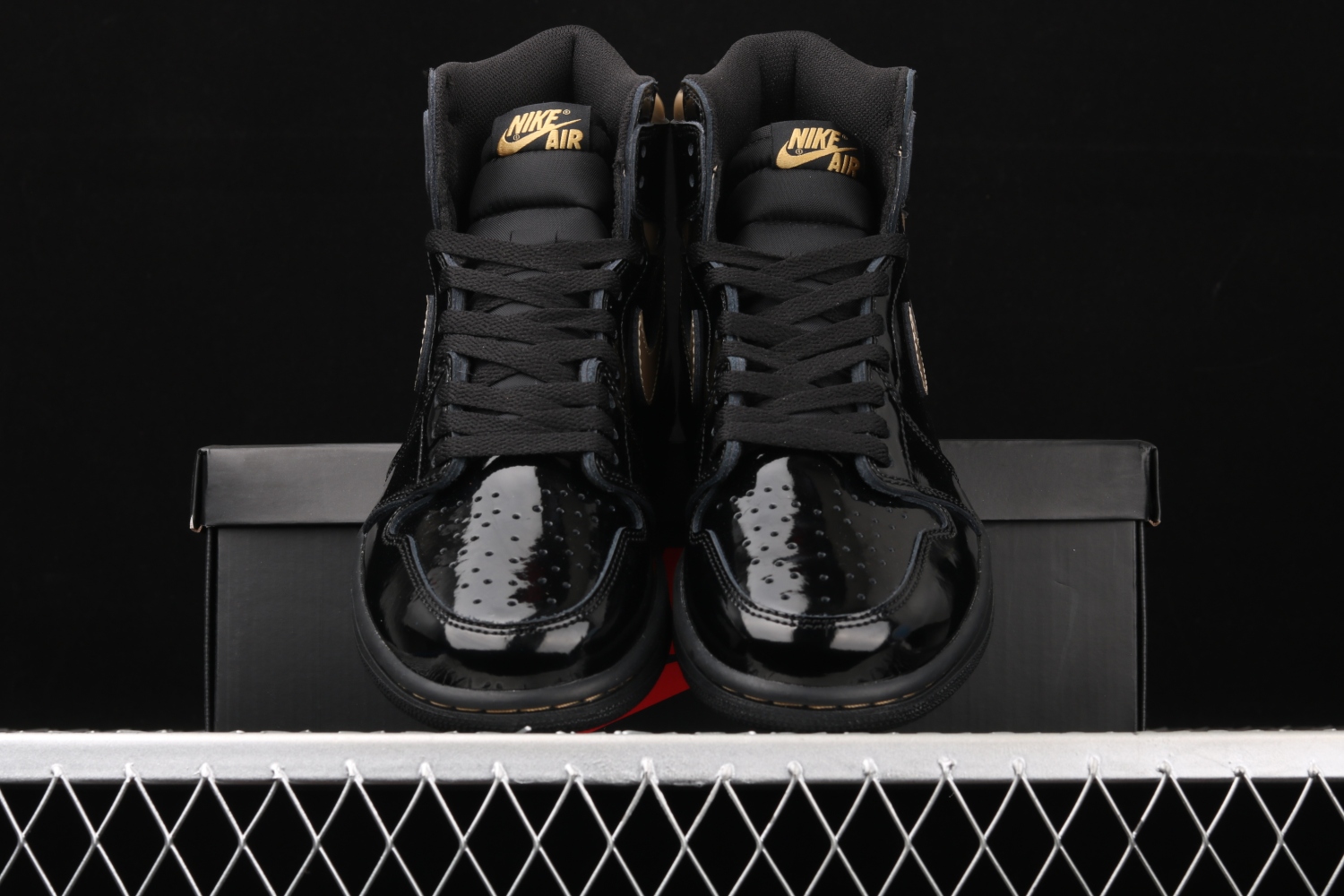 Jordan 1 Retro High Black Metallic Gold (2020) 555088-032