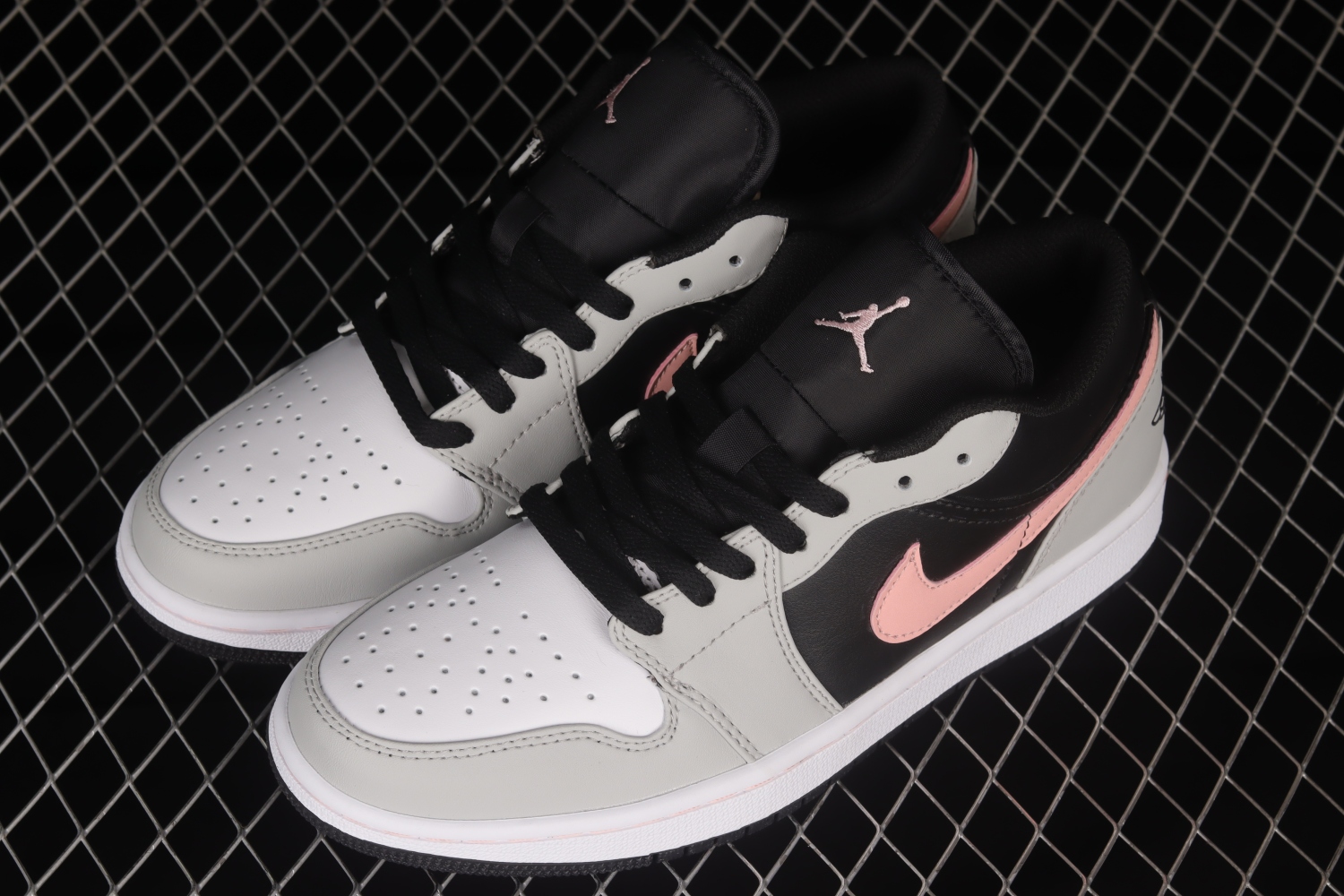 Jordan 1 Low Black Grey Pink 553558-062
