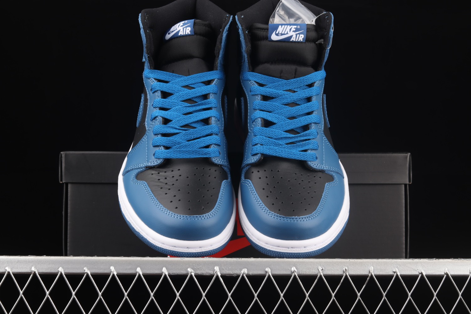 Jordan 1 Retro High OG Dark Marina Blue 555088-404