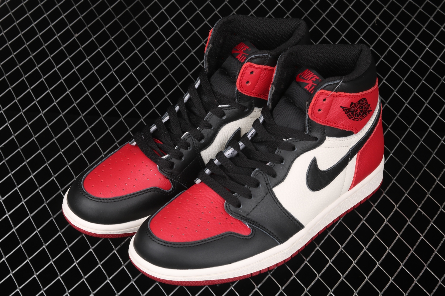 Jordan 1 Retro High Bred Toe 555088-610