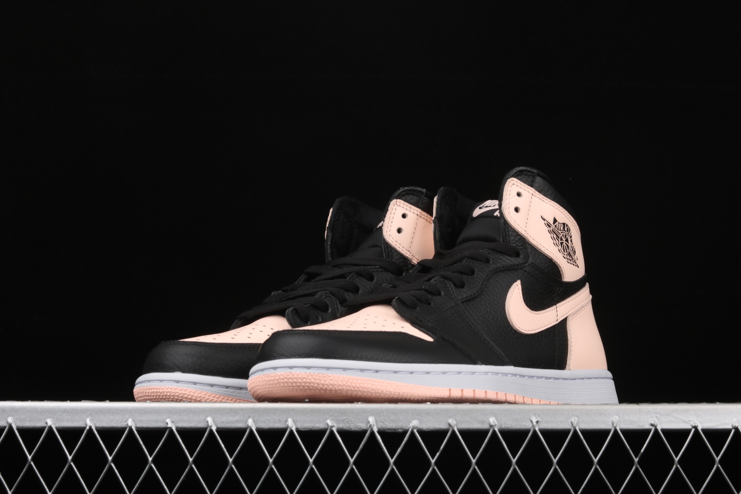 Jordan 1 Retro High Black Crimson Tint 555088-081