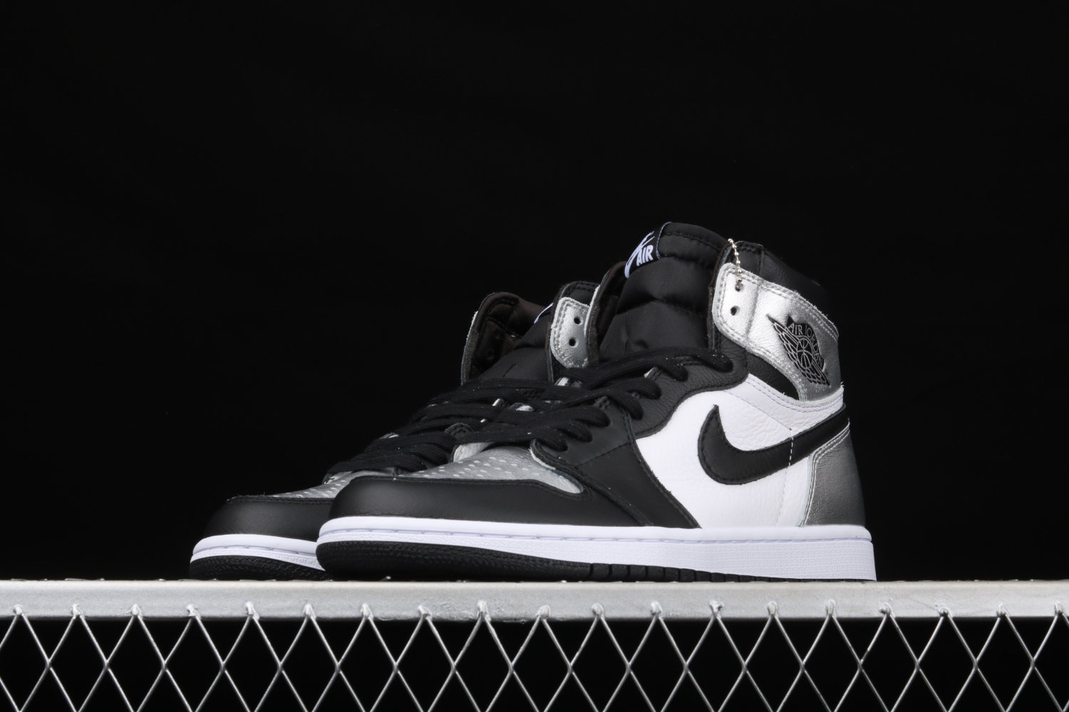 Jordan 1 Retro High Silver Toe (W) CD0461-001