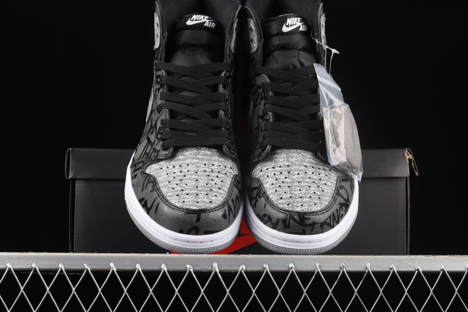 Jordan 1 Retro High OG Rebellionaire 555088-036