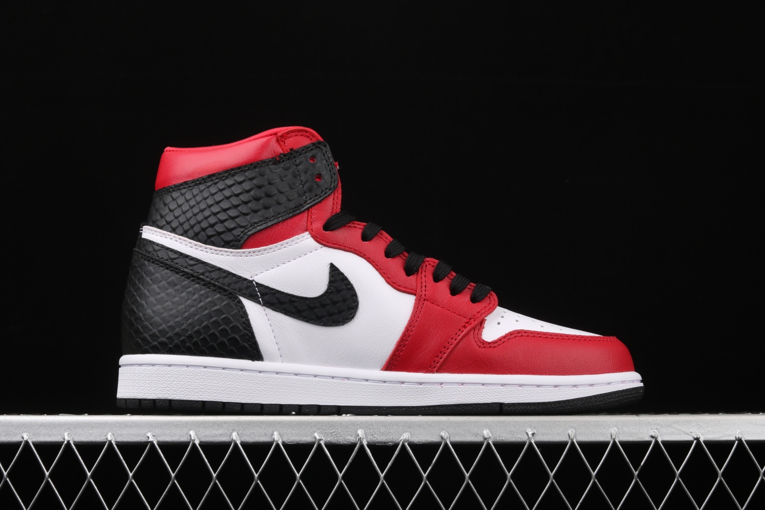Jordan 1 Retro High Satin Snake Chicago (W) CD0461-601
