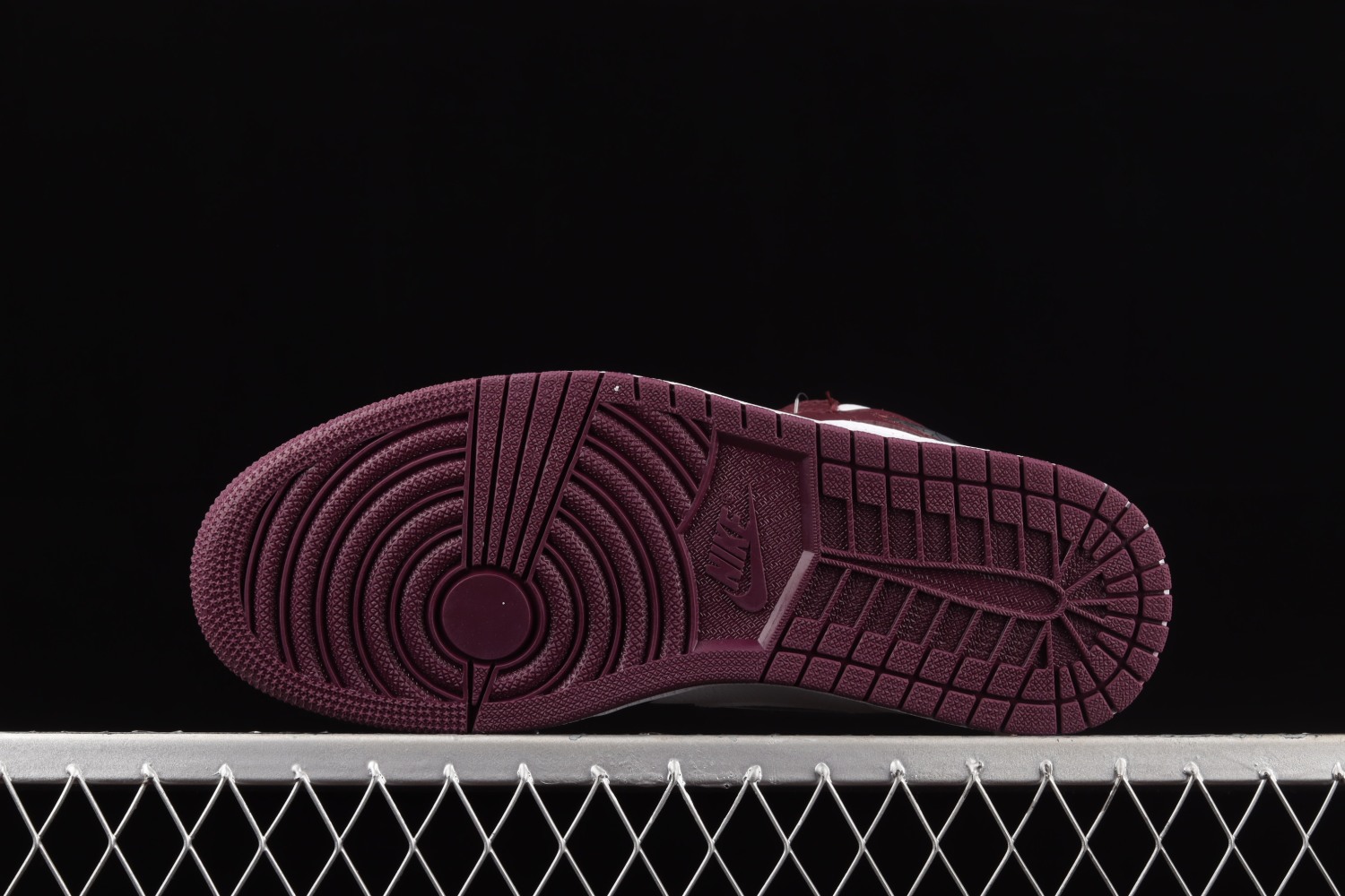 Jordan 1 Retro High OG Bordeaux 555088-611
