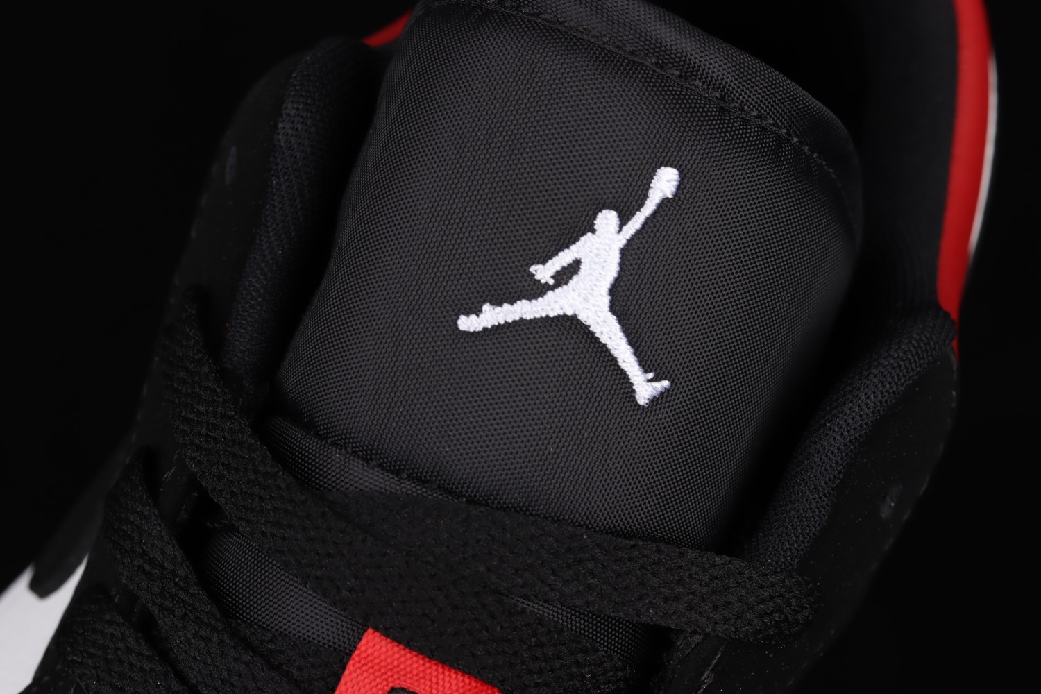 Jordan 1 Low Black Toe 553558-116