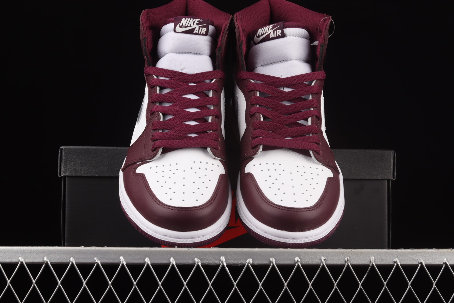 Jordan 1 Retro High OG Bordeaux 555088-611
