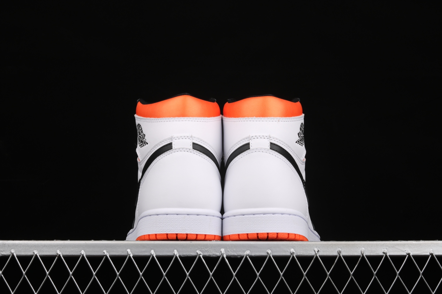 Jordan 1 Retro High Electro Orange 555088-180