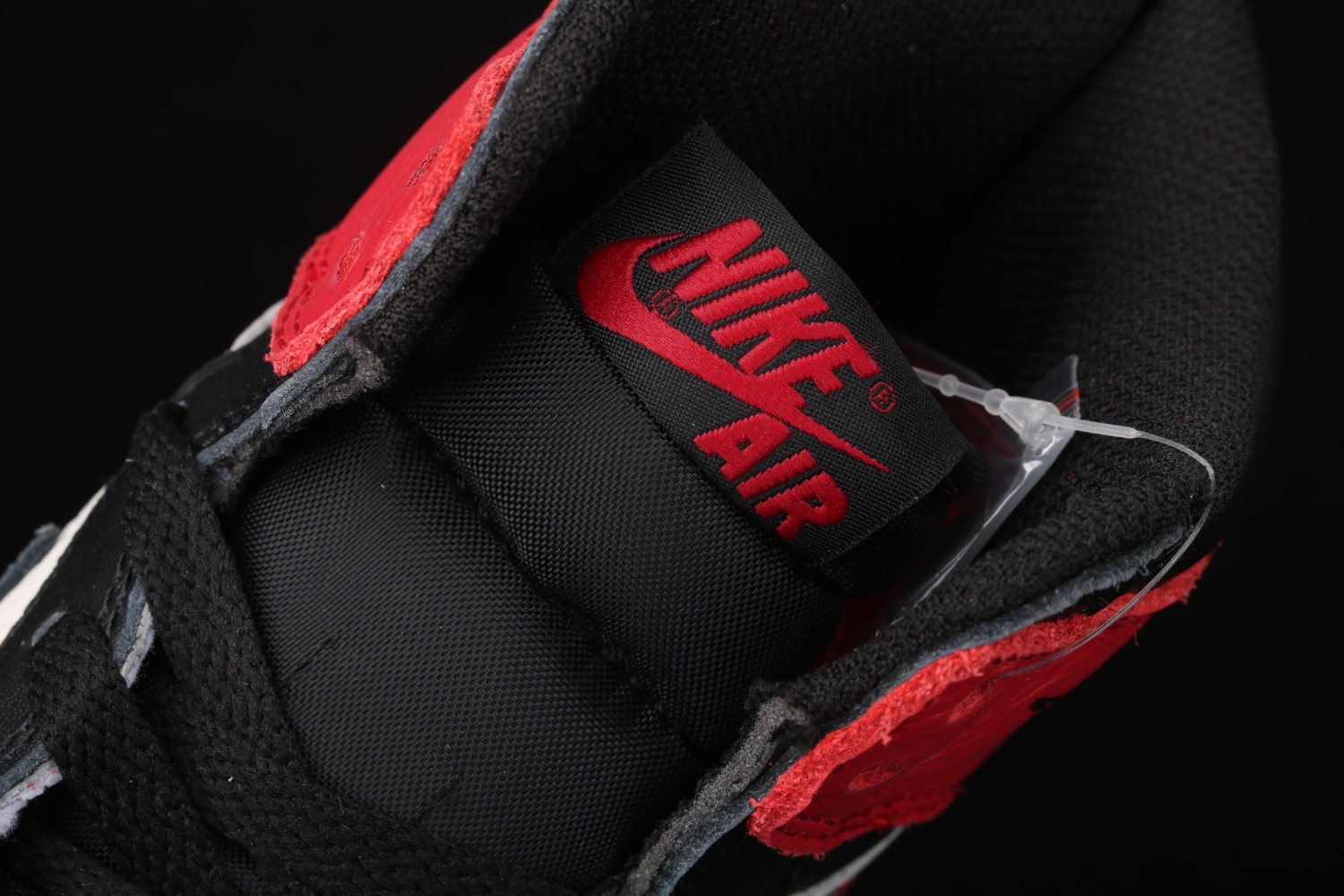 Jordan 1 Retro High Bred Toe 555088-610