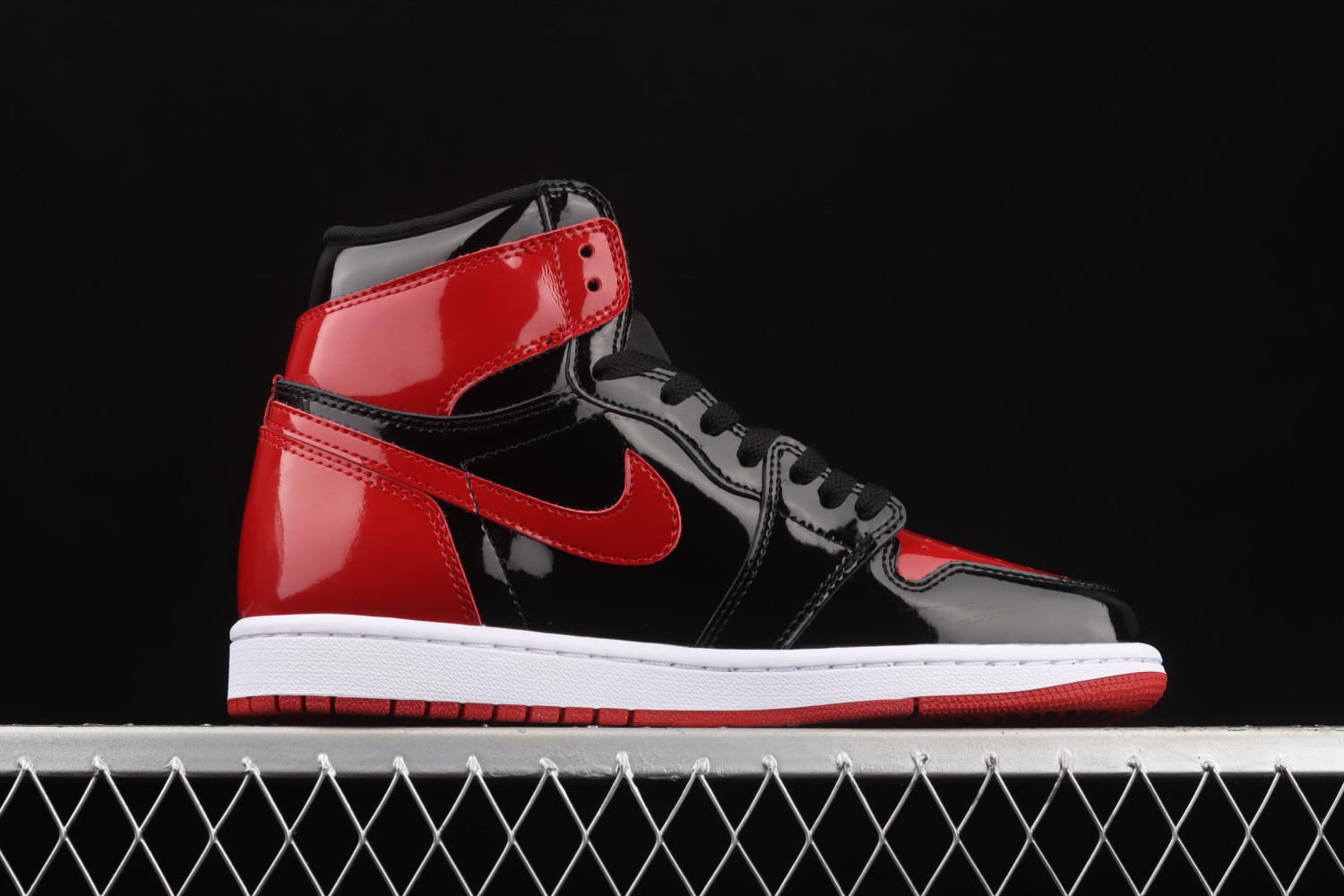 Jordan 1 Retro High OG Patent Bred 555088-063