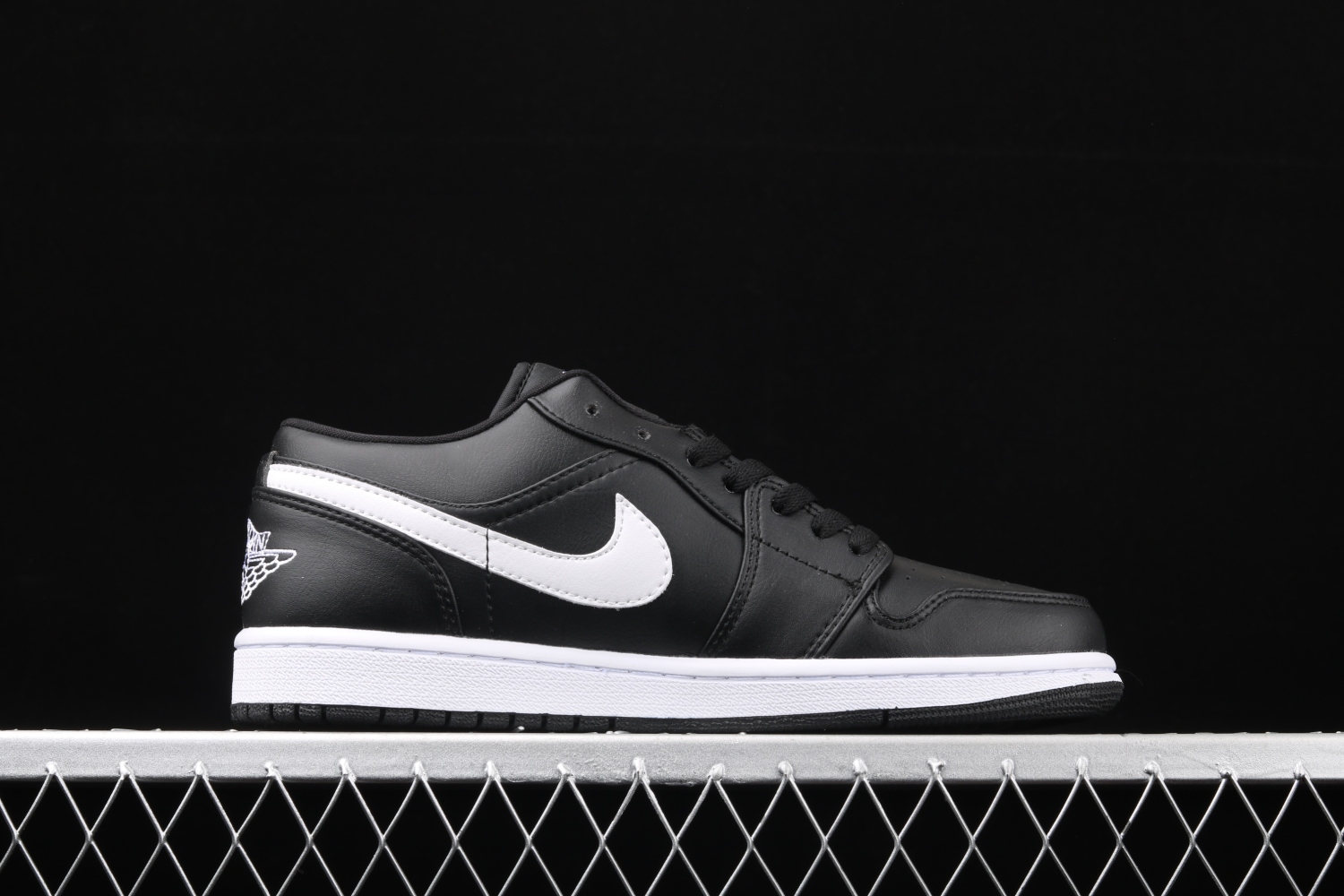 Jordan 1 Low Black White (W) AO9944-001