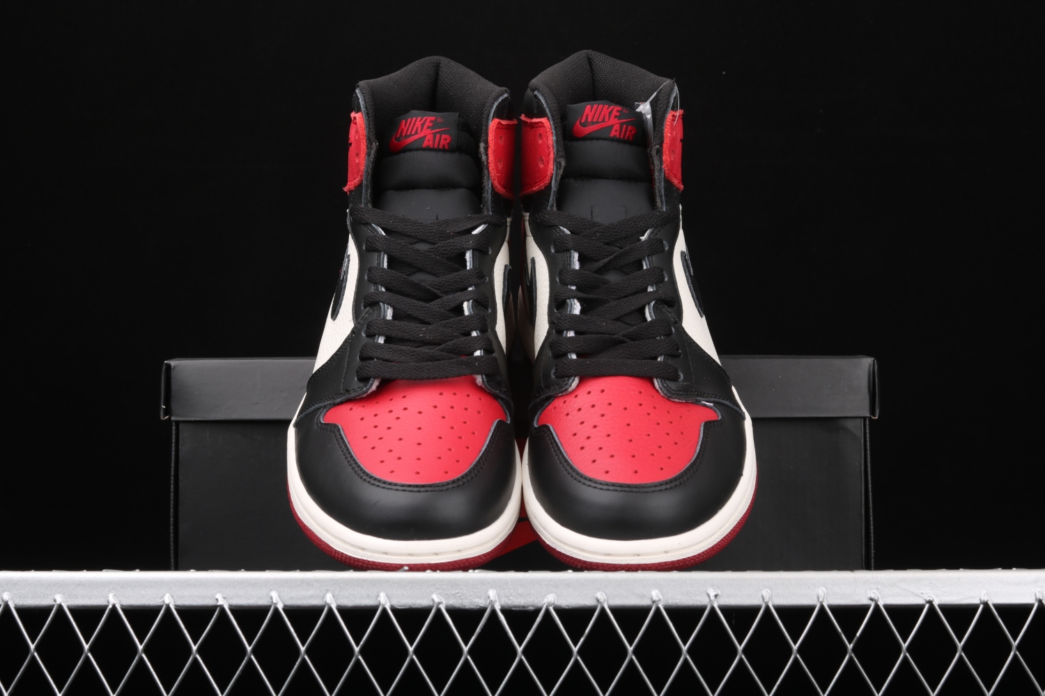 Jordan 1 Retro High Bred Toe 555088-610