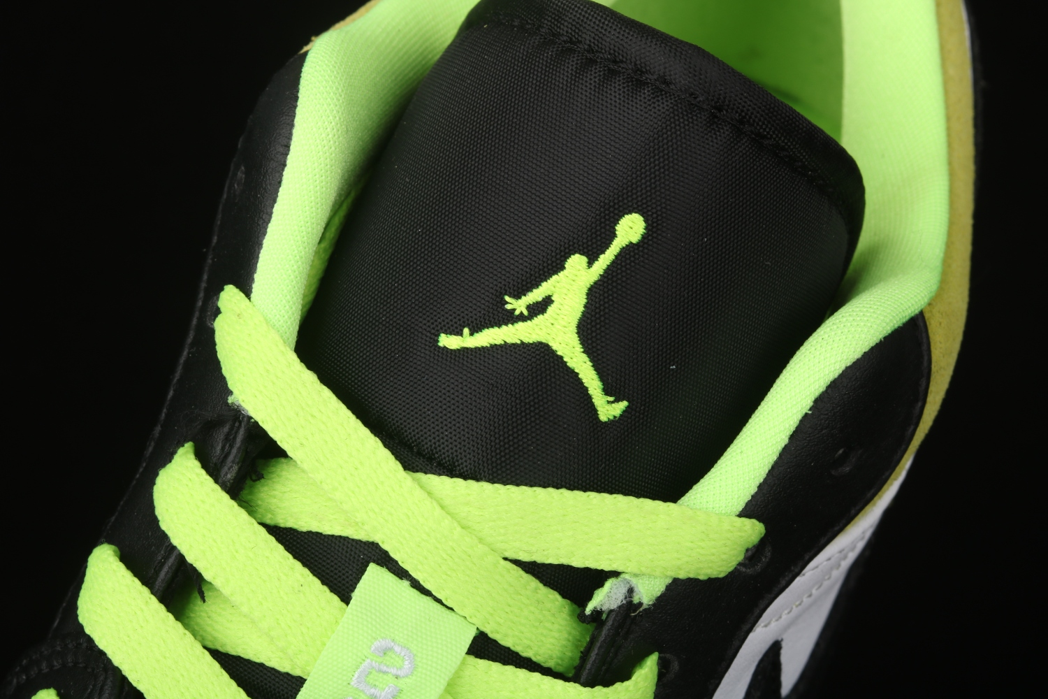 Jordan 1 Low Black Cyber (GS) CK3022-003