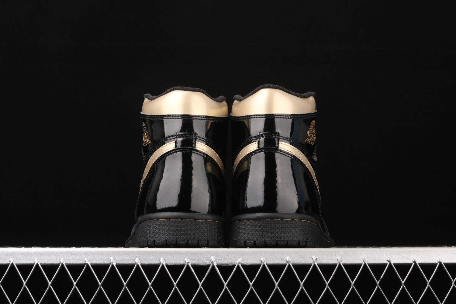 Jordan 1 Retro High Black Metallic Gold (2020) 555088-032