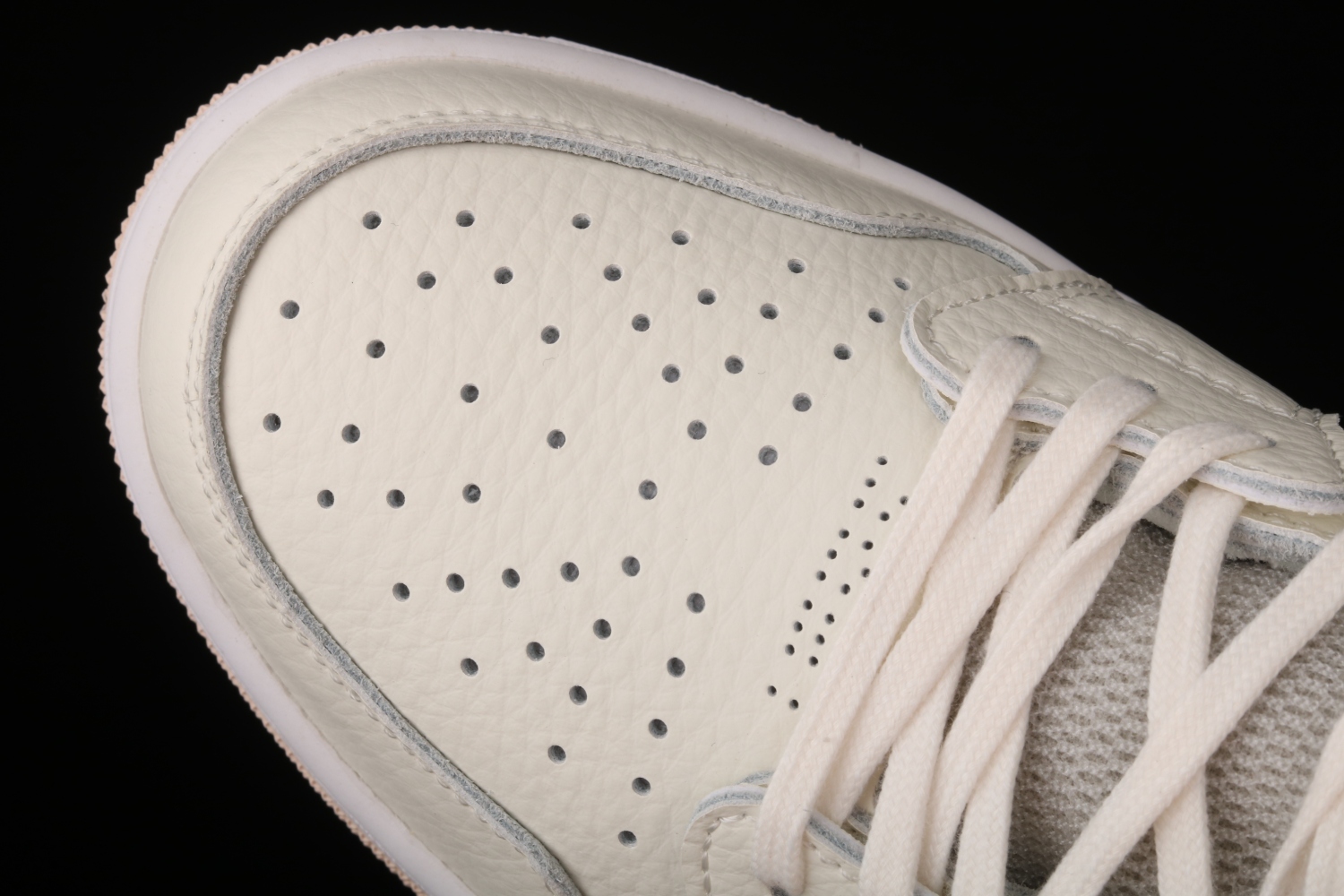 Jordan 1 High Zoom Air CMFT Pearl White (W) CT0979-107