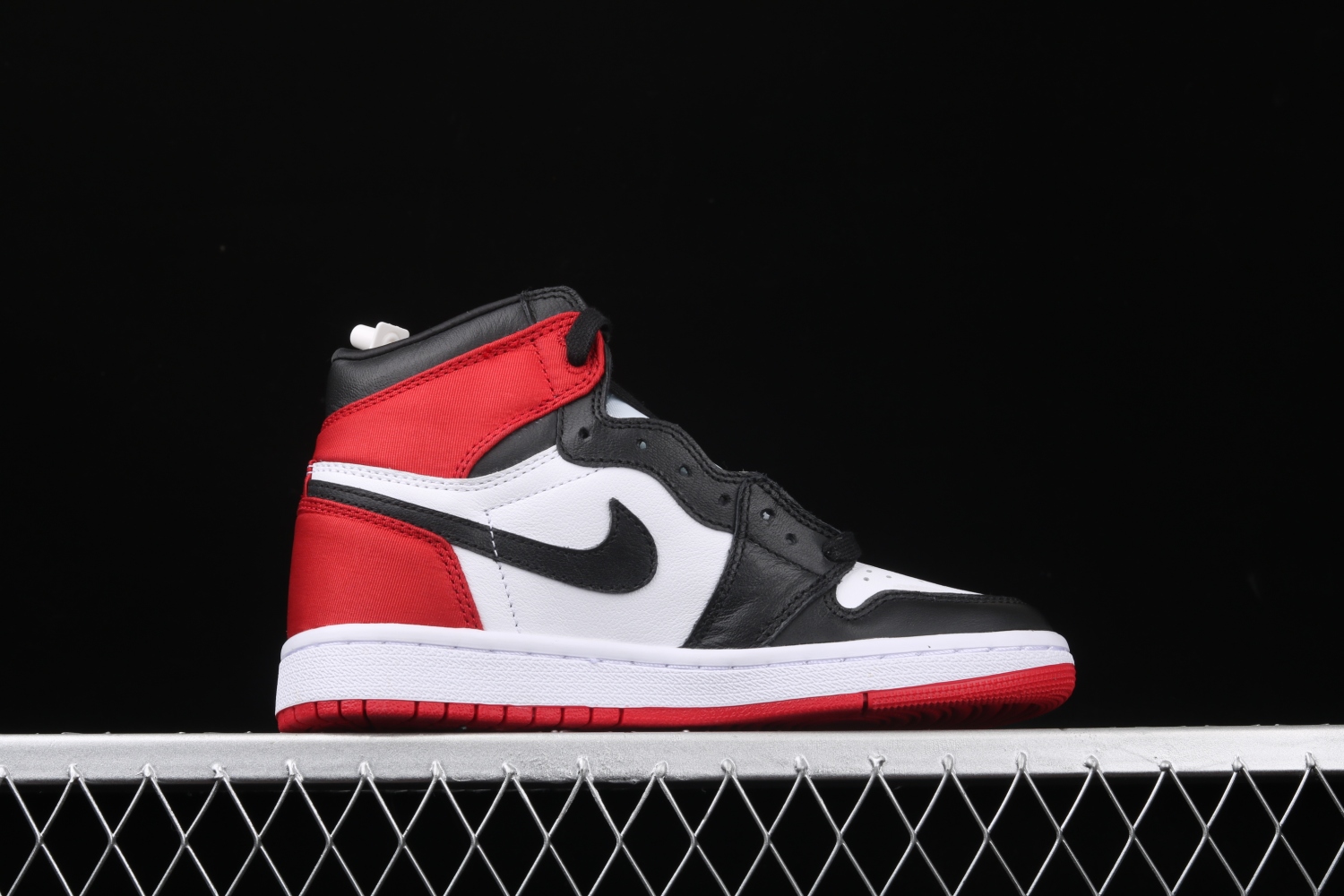 Jordan 1 Retro High Satin Black Toe (W) CD0461-016